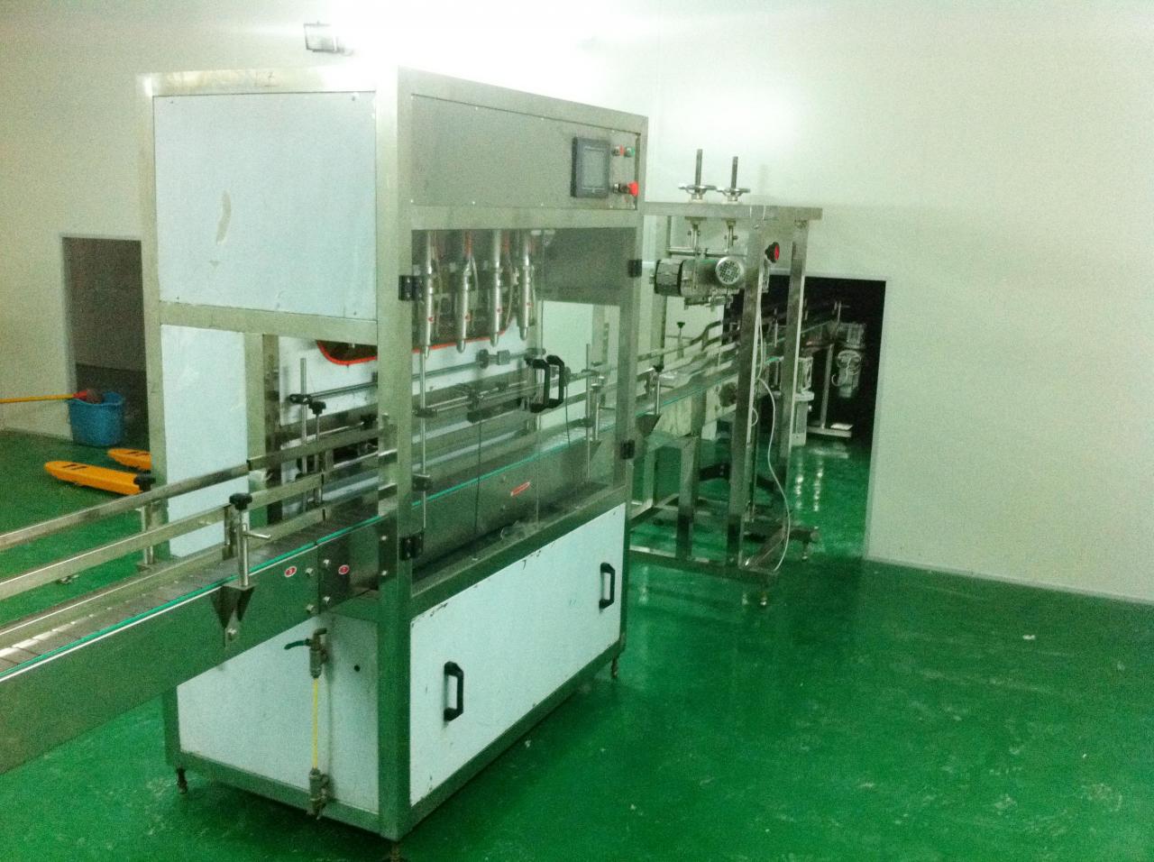 Linear filling machine with 4 filling heads LINEÆR FYLDNINGSMACHINE.jpg