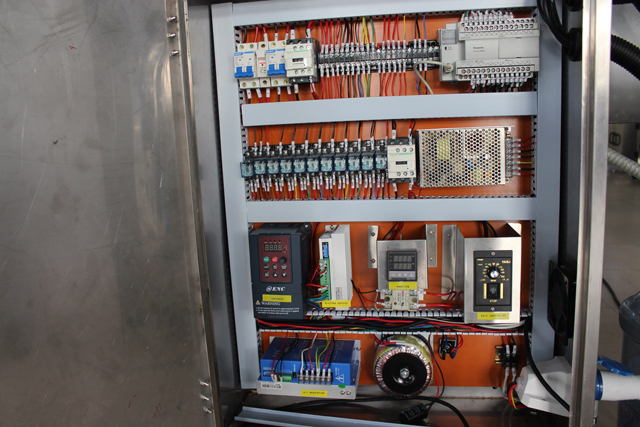 PÅFYLDNINGSMASKINE 4 hoveder (1).JPG