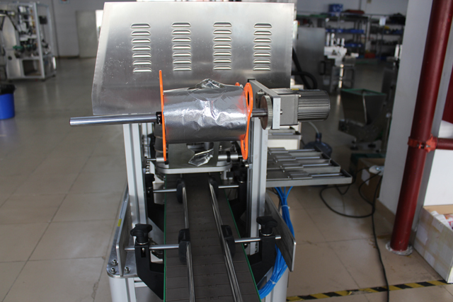 Forseglingsmaskine for glaskrukker (1).JPG