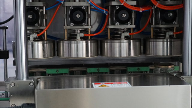 4 HOVEDER Capper vacuum.jpg