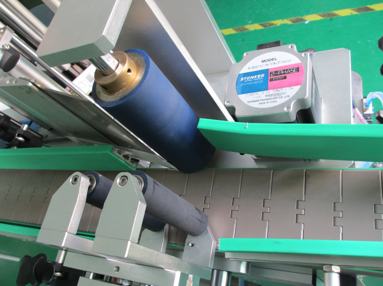 PLC controlling system bottle labeling machine MÆRKNING AF UDSTYR FLASKER PLC2.jpg