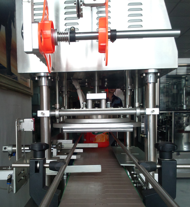 conveyor belt for jars sealing machine rulle til film loading.jpg