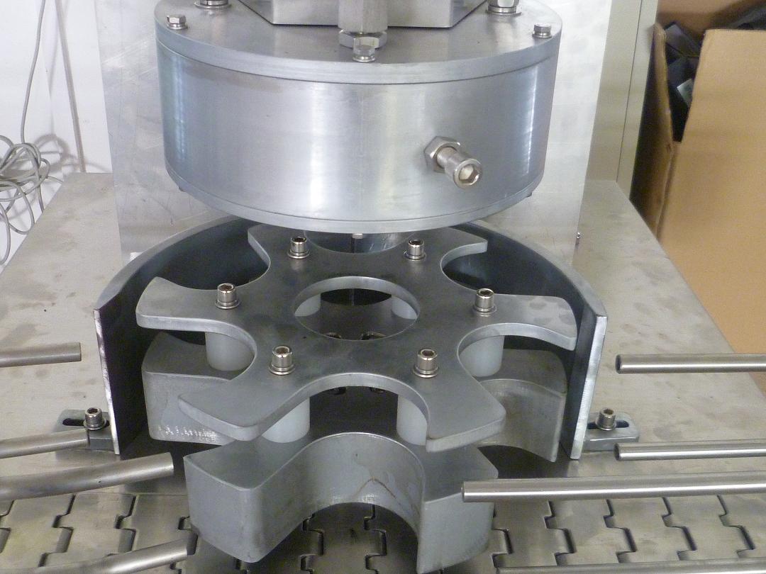 rotary vacuum capper machinery vakuum afdækningsmaskine roterende hoved.JPG