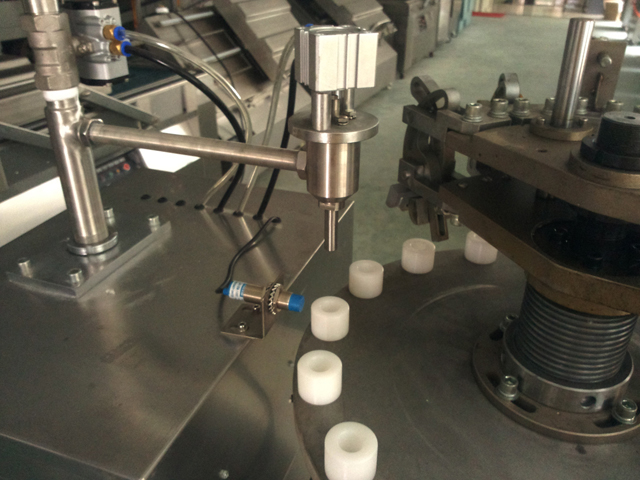 filling nozzles for aluminum tubes filling process tætningsfyld til metalrør.jpg