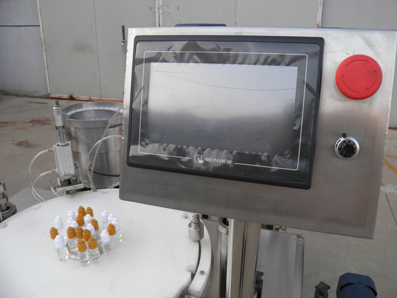 filling plugging capping labeling production line E flydende PLC flaskepåfyldningsdæksel labeling.jpg