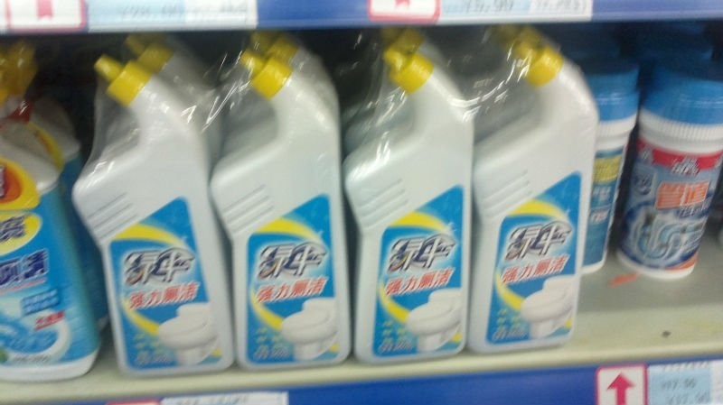 liquid detergent bottles wrapping flydende vaskemiddelflasker packaging.jpg