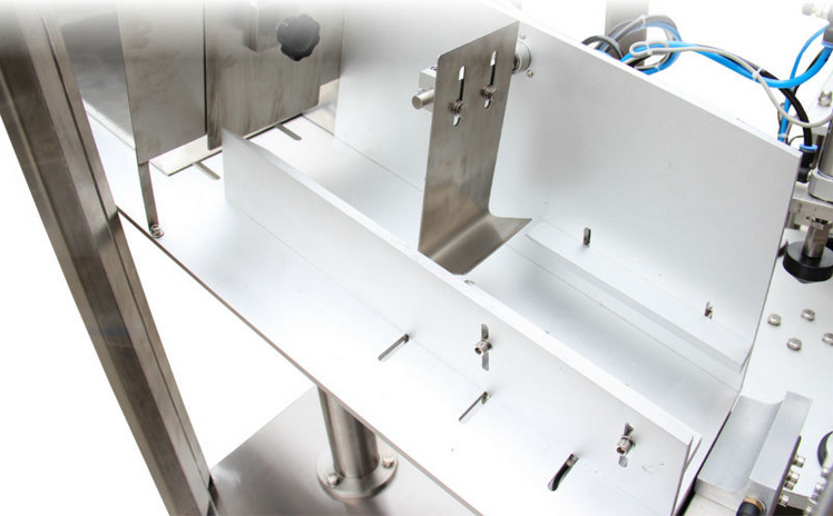feeding control system tubes filler sealer fodringskontrol med en baffle.jpg