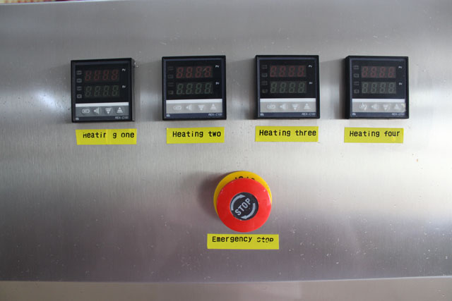 high speed automatic bottles screw capping machine tornillo de botella de nivelación de la máquina LUK BILLEDE AF SCREW CAPPING MACHINE.jpg