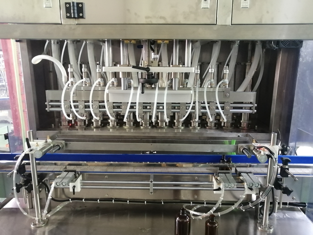 12 hoved fyldemaskine med blandevarmer (4).jpg