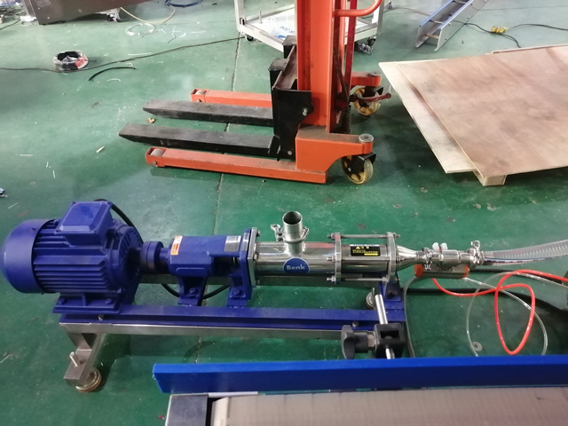 12 hoved fyldemaskine med blandevarmer (3).jpg