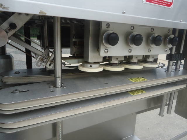 high speed linear screw capping machines højhastigheds skruekapper.jpg