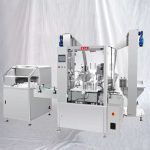 Flydende lille flaske påfyldningsdæksel etiketteringsmaskine med unscrambler