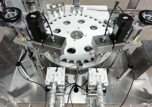 flasker robot arm feeder.jpg