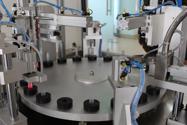 påfyldningspressemaskine automatic.jpg