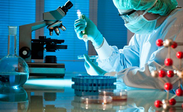 workers testing filling sealing samples laboratorietest-med-rør-fyldstof-forsegler.jpg