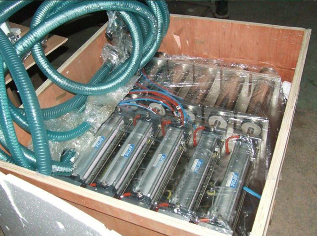 4 hoveder fyldemaskine i trækasse.jpg