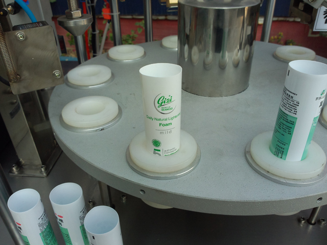 tubes for filling sealing tubes filler sealer til creme.jpg