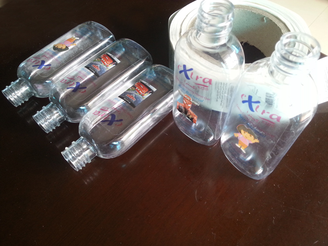 transparent labels labelled samples bottles plane surface Mrwan prøve gennemsigtige etiketter og flasker (3).jpg