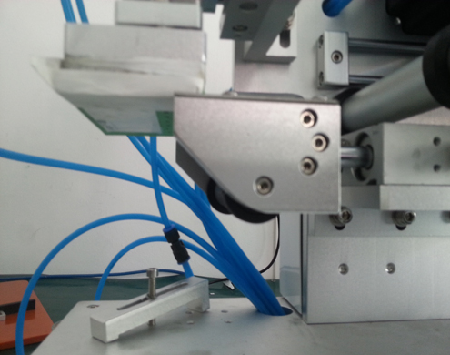 semi automatic flat bottles labeling equipment flad etiketteringsmaskine med PLC avanceret (2).jpg